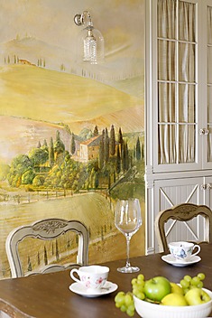 fragment malowanej ściany w domu o klasycznej stylistyce