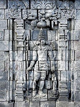 Płaskorzeźba w zabytkowym kompleksie Prambanan w Indonezji