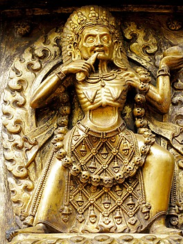 Rzeźba w metalu strasznej bogini Kali, Nepal